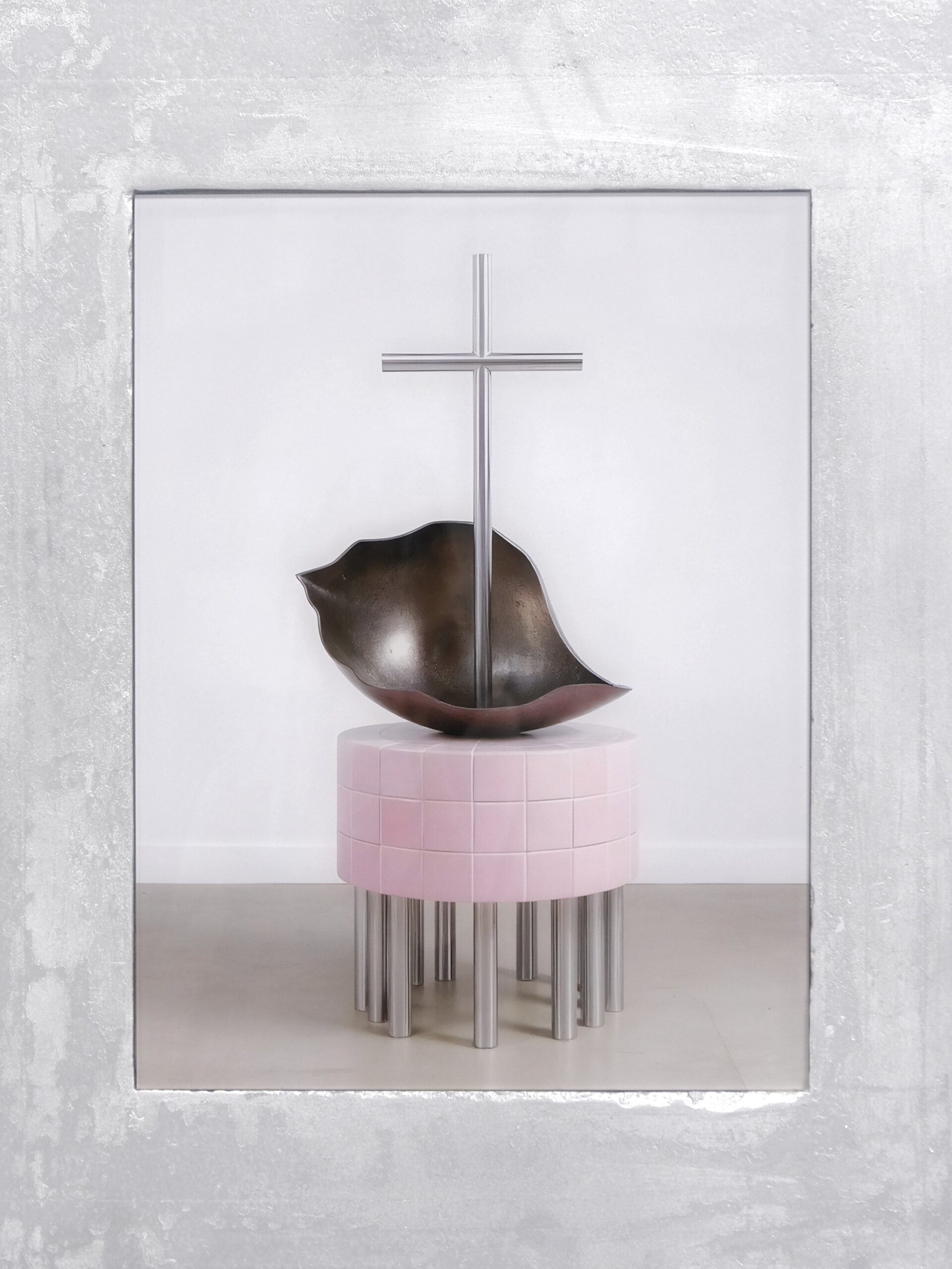 Len Bay giving space to an empty space