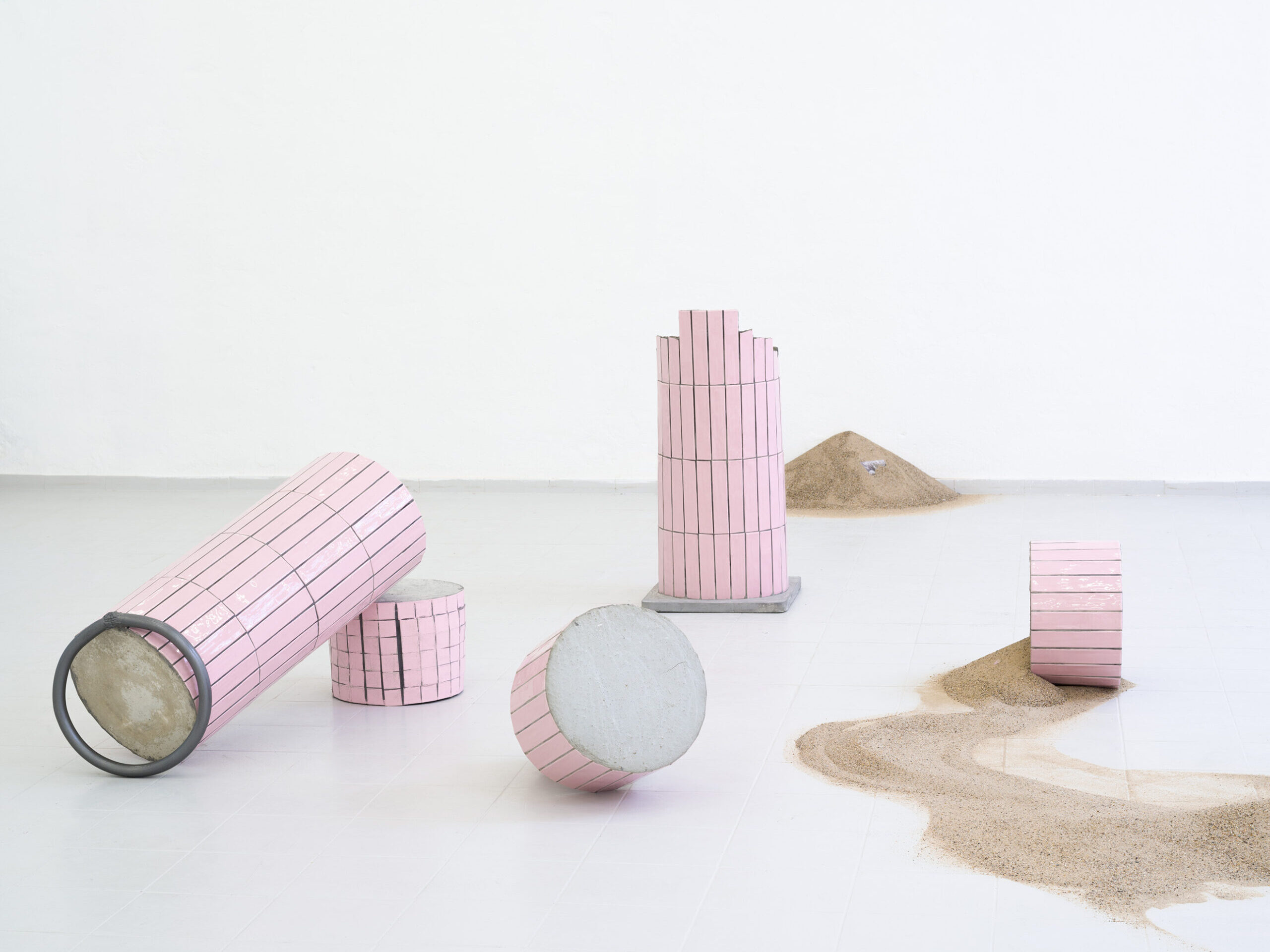 Len Bay giving space to an empty space