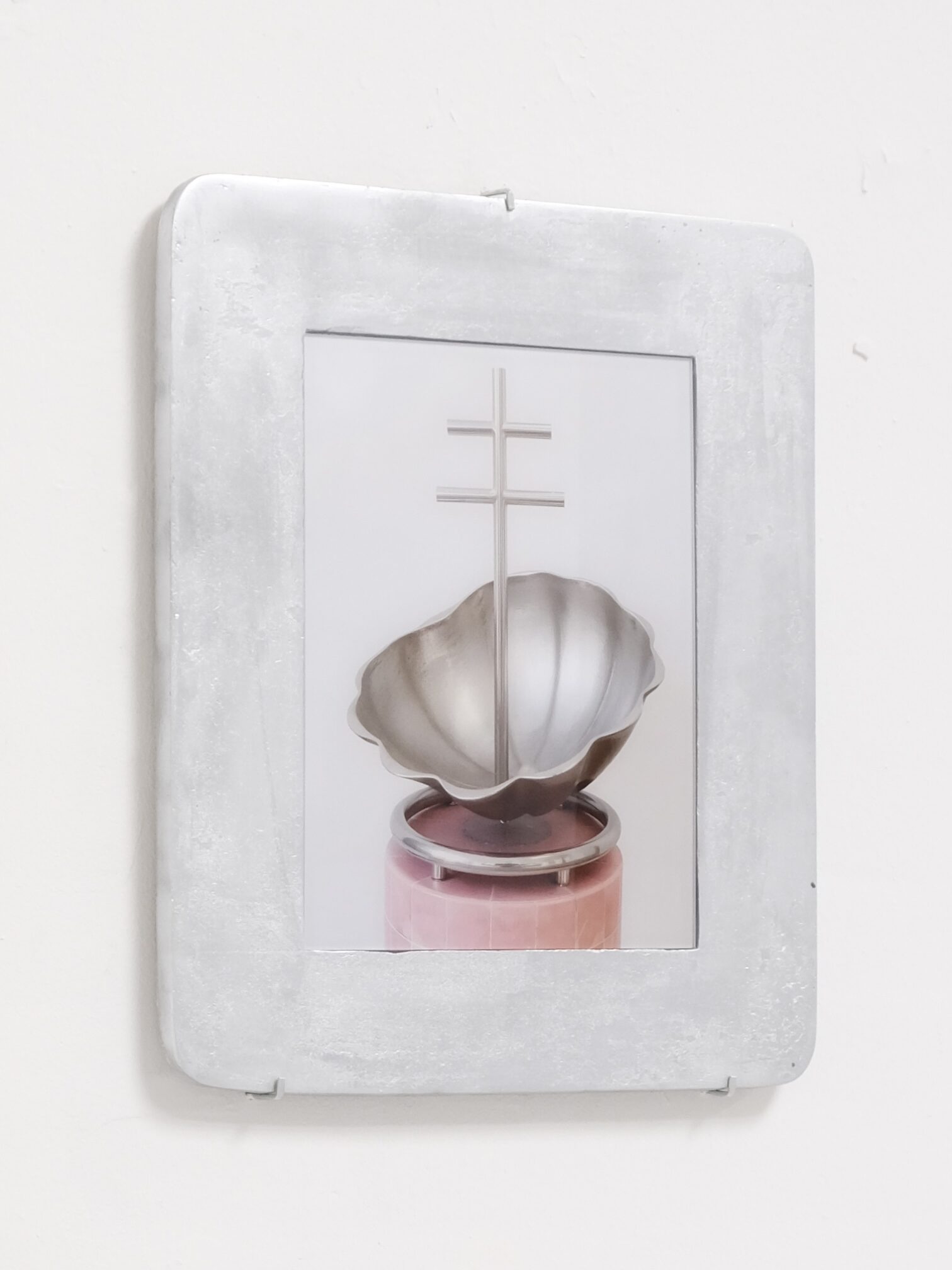 Len Bay giving space to an empty space