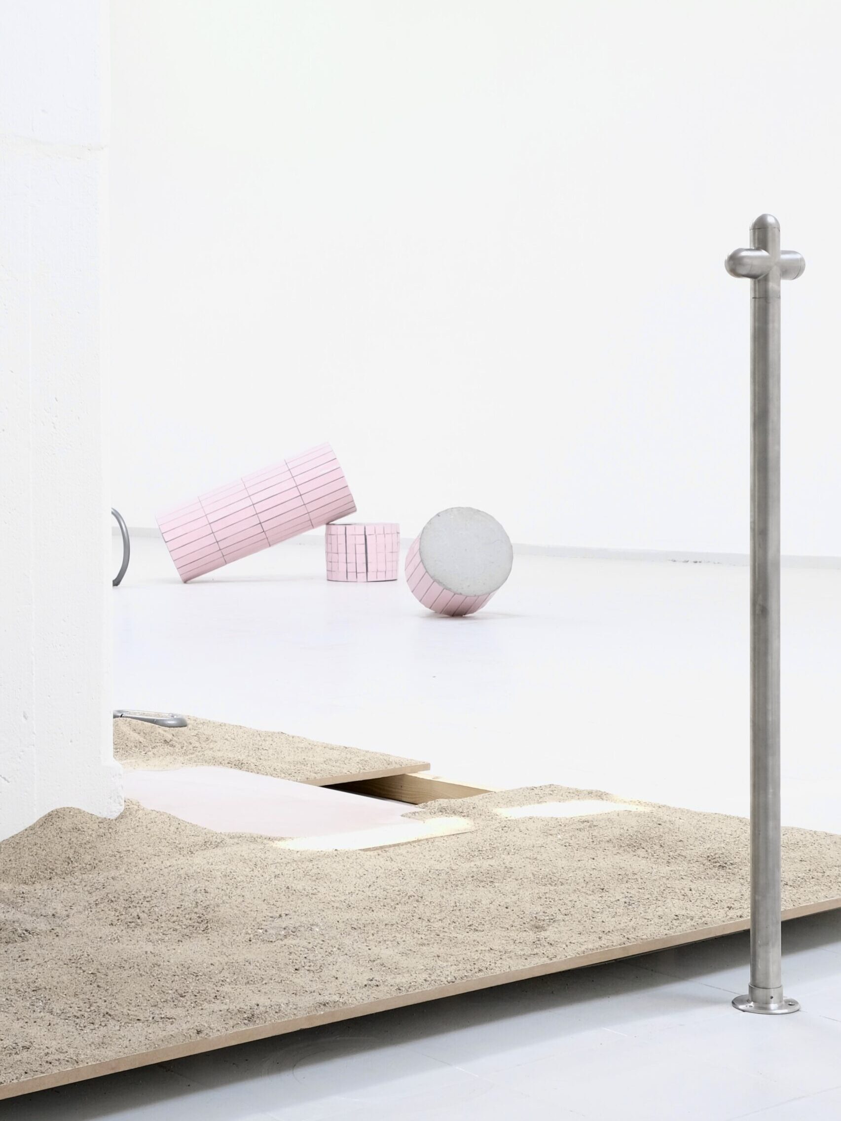 Len Bay giving space to an empty space